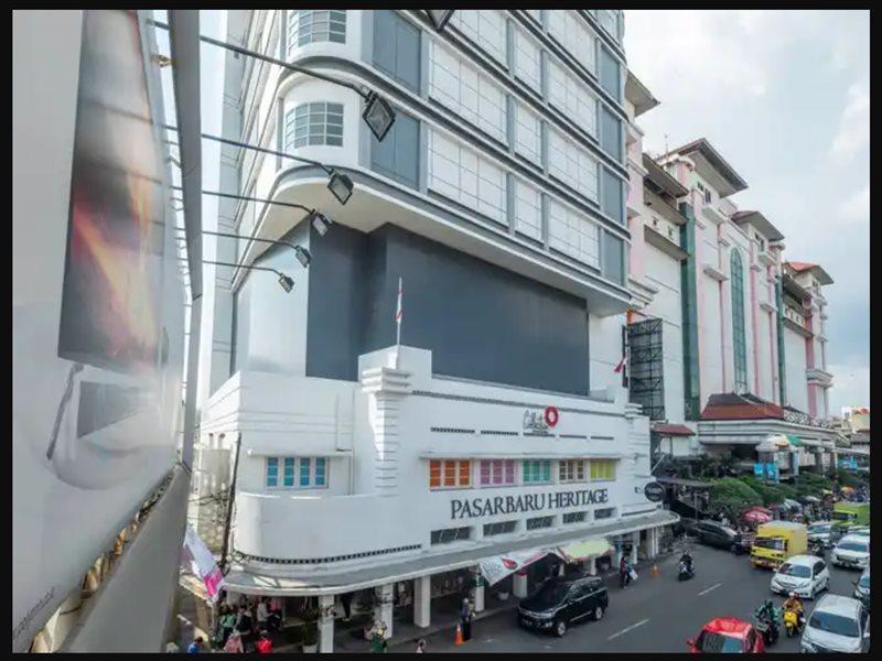 Super Oyo Collection O Hotel Pasar Baru Heritage Бандунг Екстериор снимка