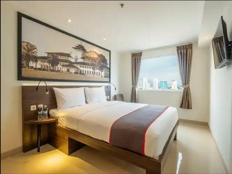 Super Oyo Collection O Hotel Pasar Baru Heritage Бандунг Екстериор снимка