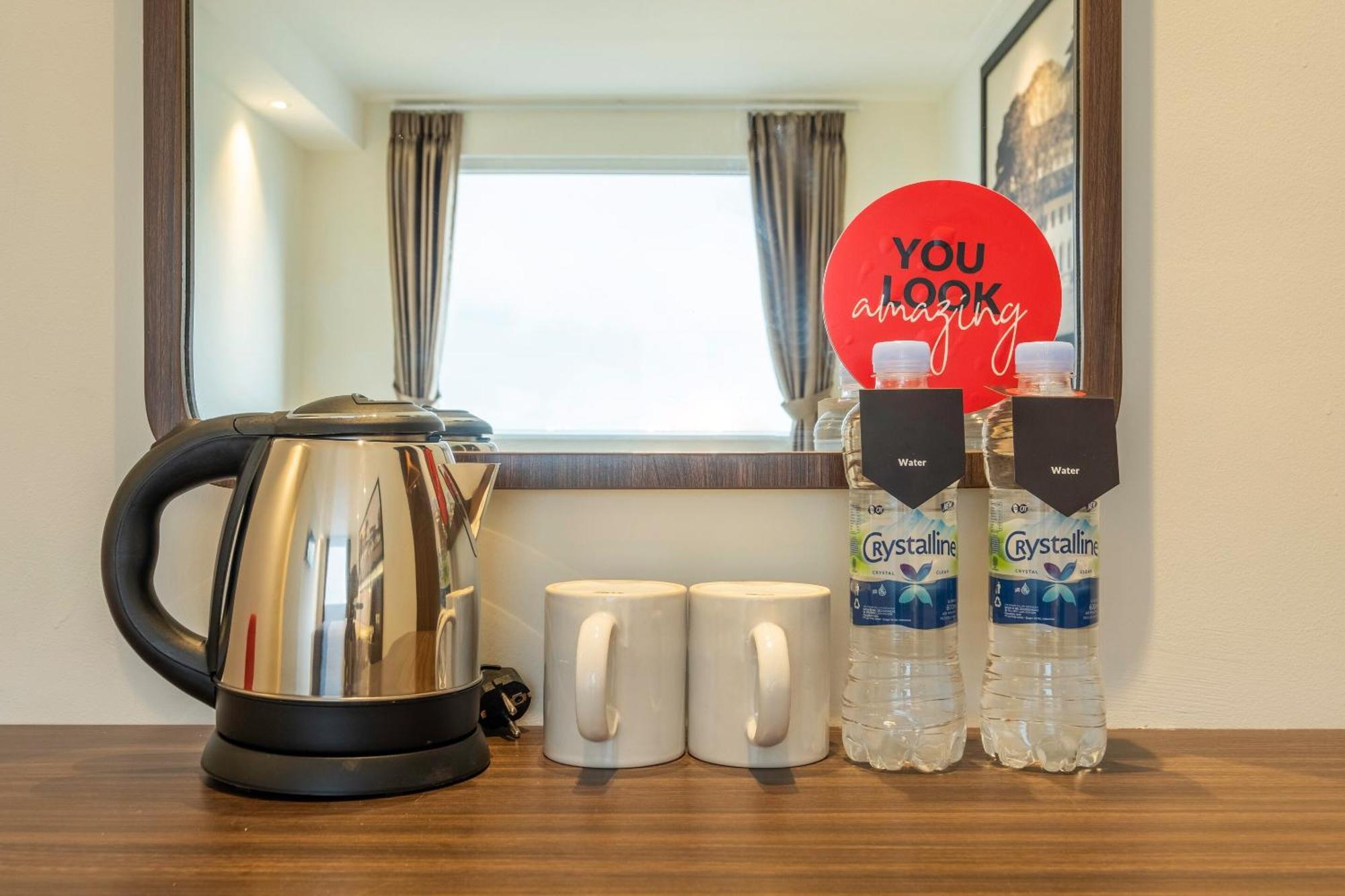 Super Oyo Collection O Hotel Pasar Baru Heritage Бандунг Екстериор снимка