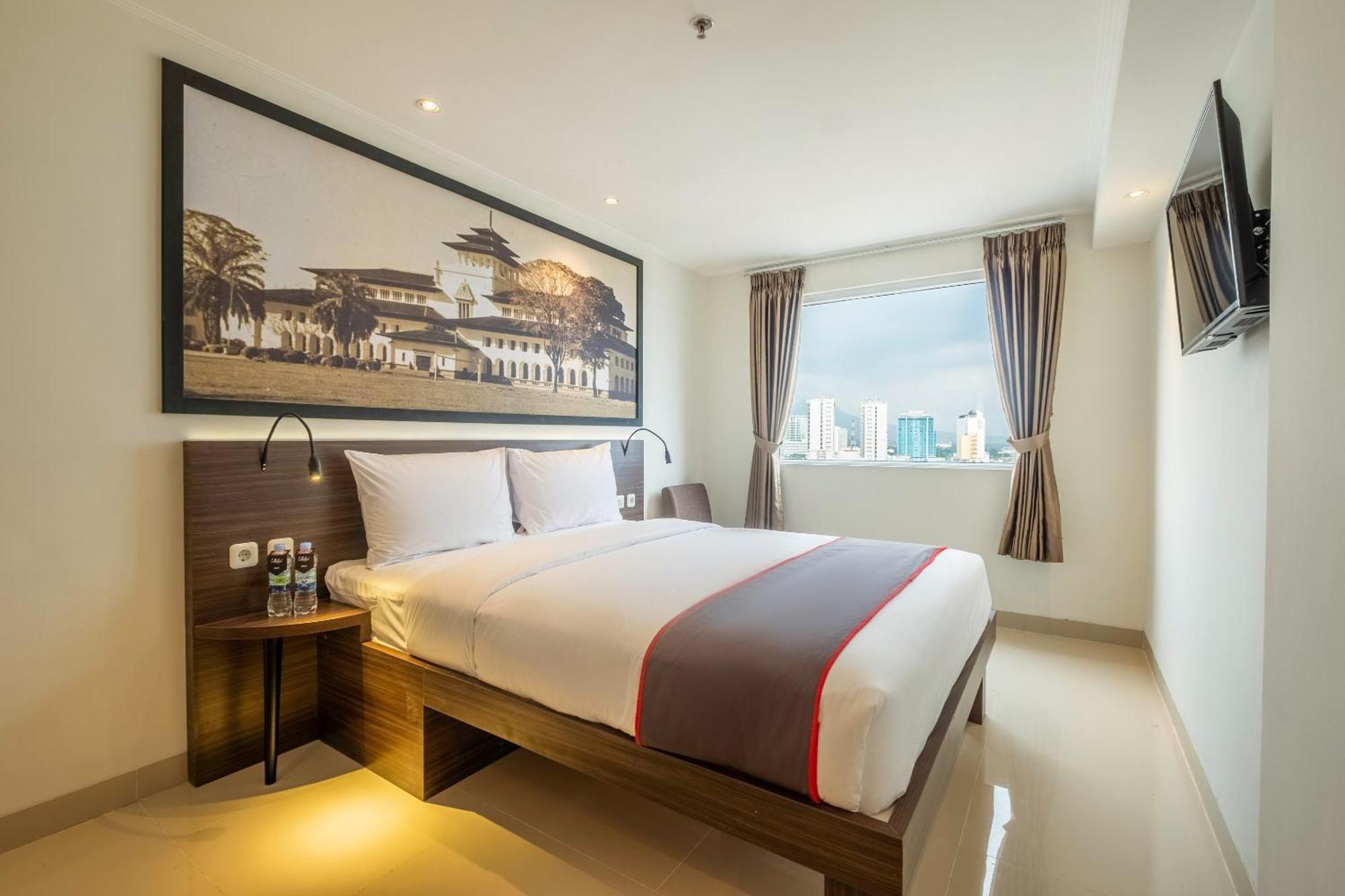 Super Oyo Collection O Hotel Pasar Baru Heritage Бандунг Екстериор снимка