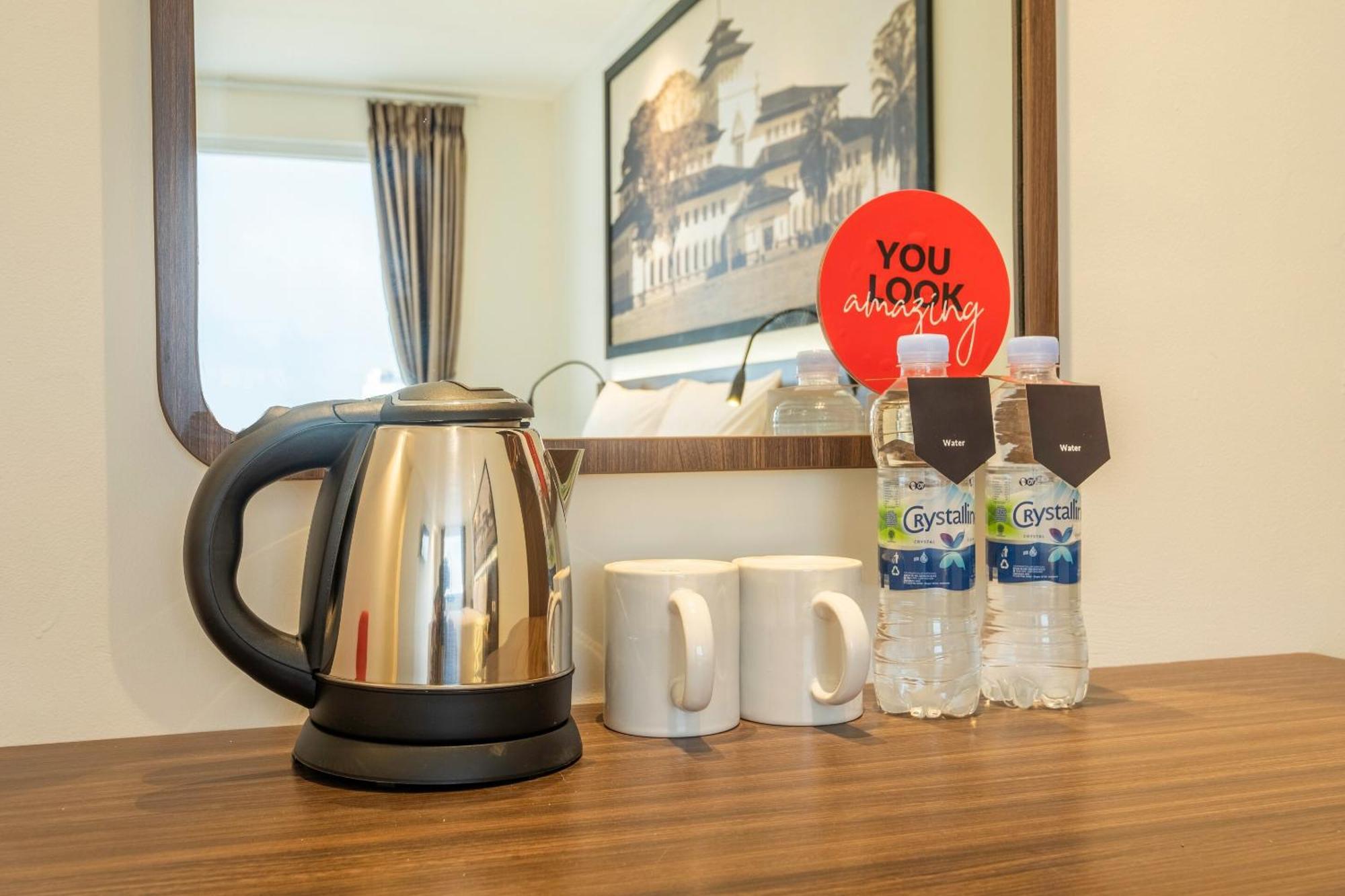 Super Oyo Collection O Hotel Pasar Baru Heritage Бандунг Екстериор снимка