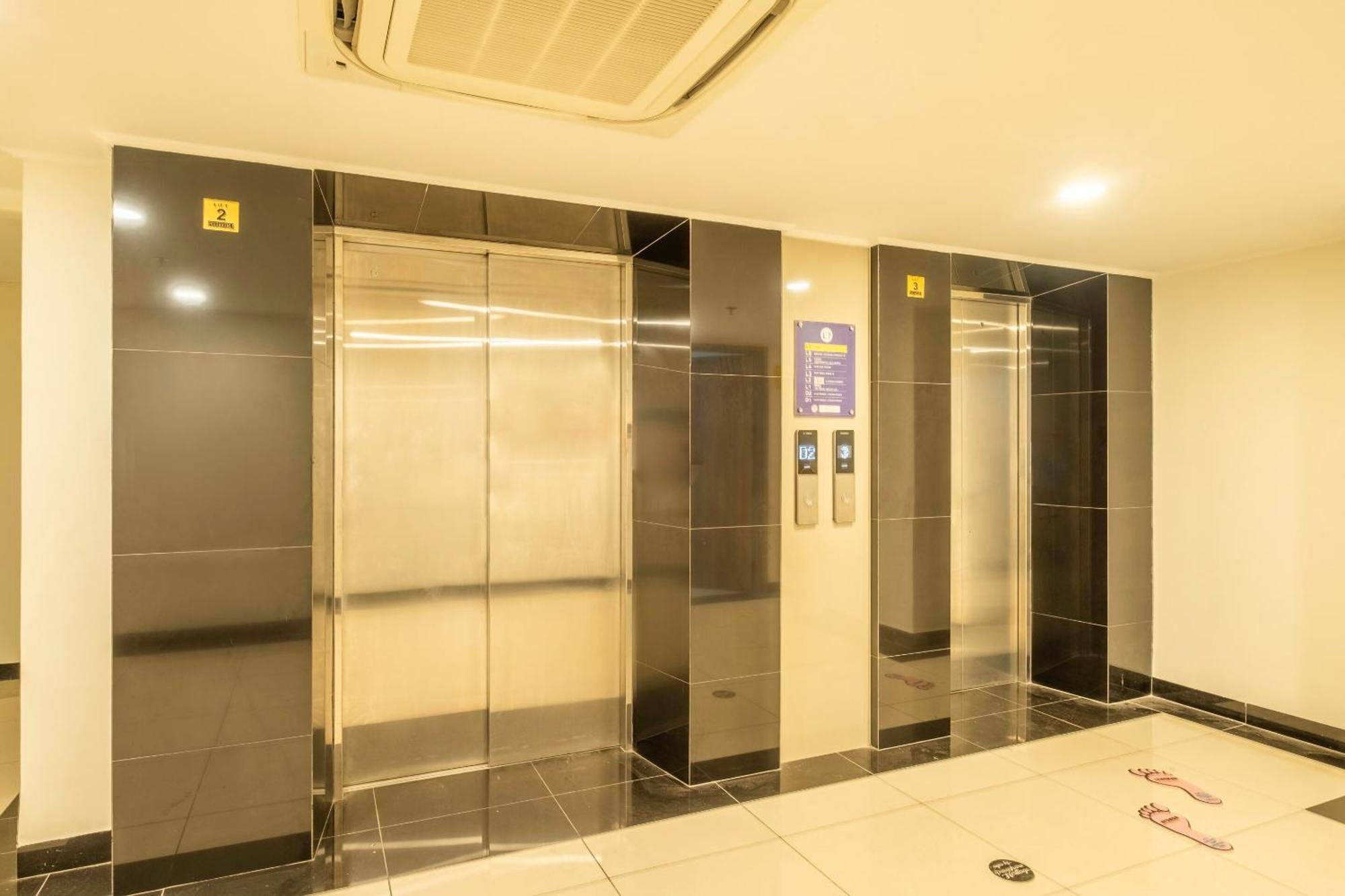 Super Oyo Collection O Hotel Pasar Baru Heritage Бандунг Екстериор снимка