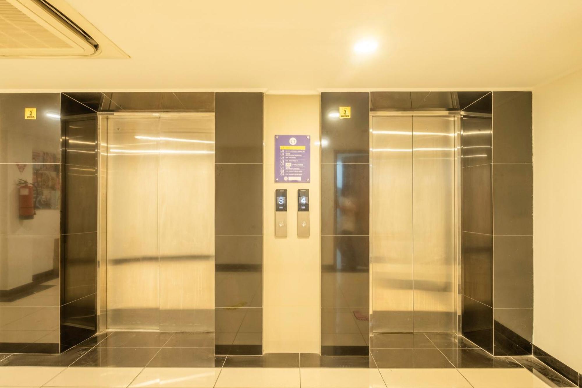 Super Oyo Collection O Hotel Pasar Baru Heritage Бандунг Екстериор снимка