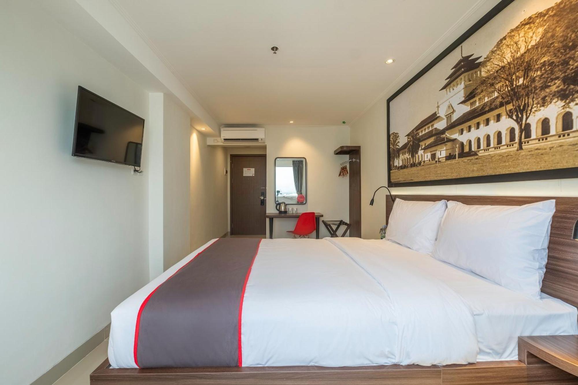 Super Oyo Collection O Hotel Pasar Baru Heritage Бандунг Екстериор снимка