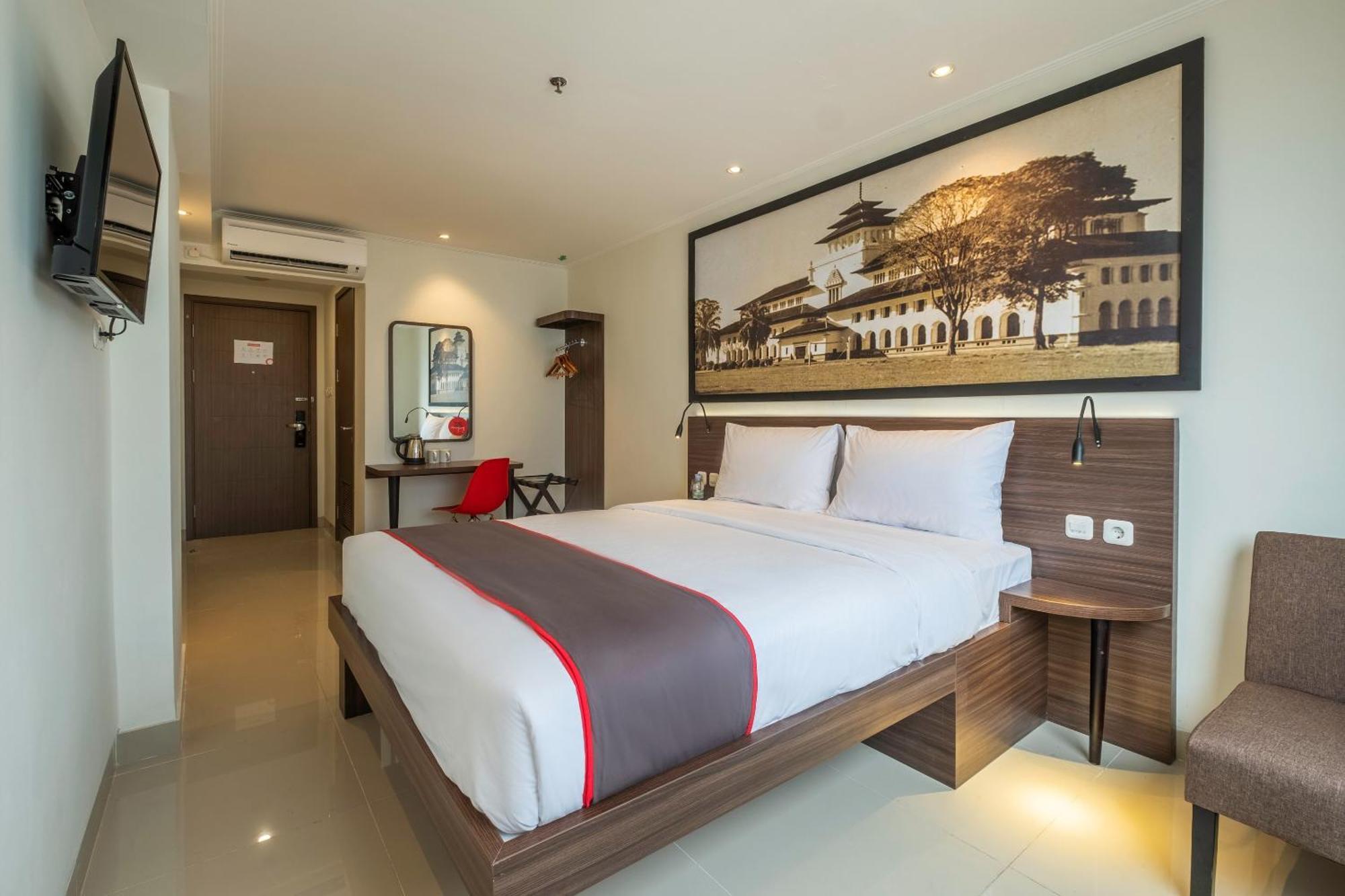 Super Oyo Collection O Hotel Pasar Baru Heritage Бандунг Екстериор снимка