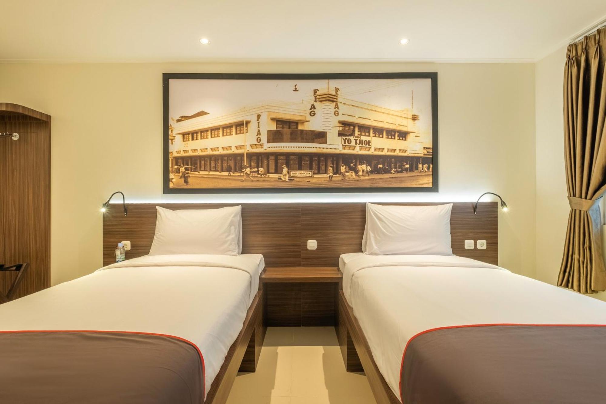 Super Oyo Collection O Hotel Pasar Baru Heritage Бандунг Екстериор снимка